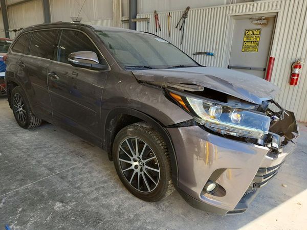 2018 TOYOTA HIGHLANDER SE/XLE — Passenger 3/4