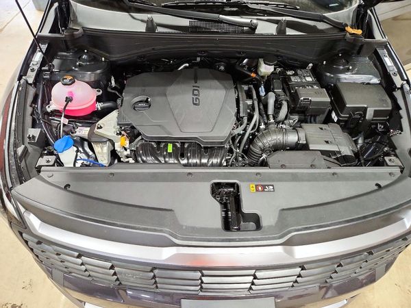 2027 KIA SPORTAGE LX — Engine bay