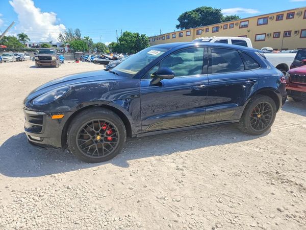 2017 PORSCHE MACAN — Front 3/4