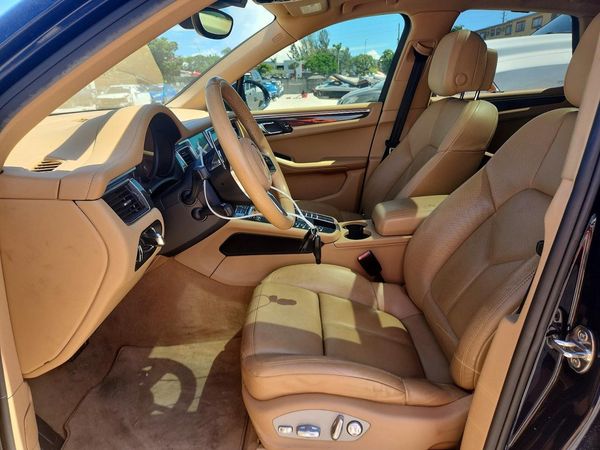 2017 PORSCHE MACAN — DENT