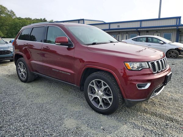 2018 JEEP GRAND CHEROKEE Limited — Passenger 3/4