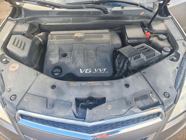 2012 CHEVROLET EQUINOX 2LT — Engine bay