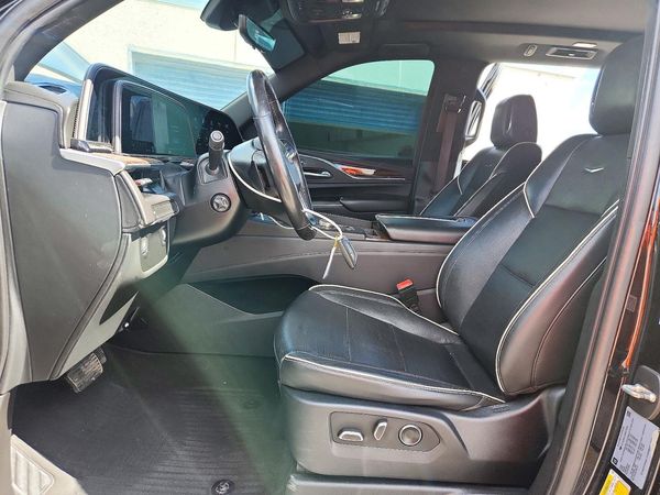 2021 CADILLAC ESCALADE Premium Luxury — DENT