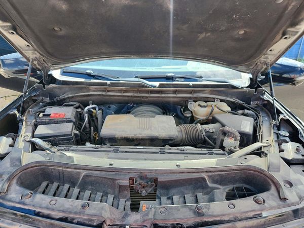 2021 CADILLAC ESCALADE Premium Luxury — Engine bay