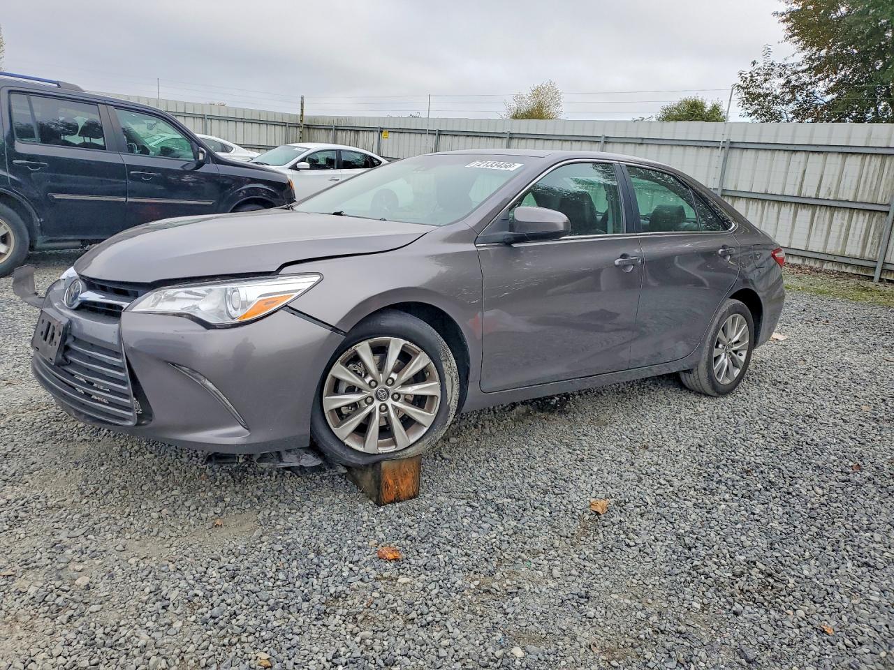 2017 TOYOTA CAMRY LE/SE/XLE/XSE — Front 3/4