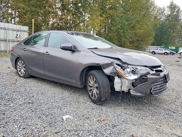 2017 TOYOTA CAMRY LE/SE/XLE/XSE — Passenger 3/4