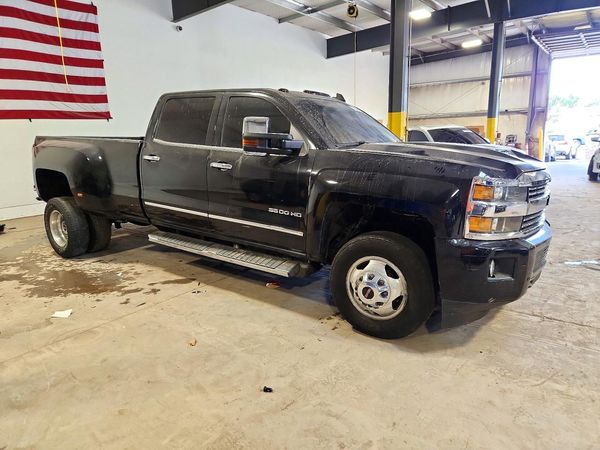 2018 CHEVROLET SILVERADO LTZ — Passenger 3/4