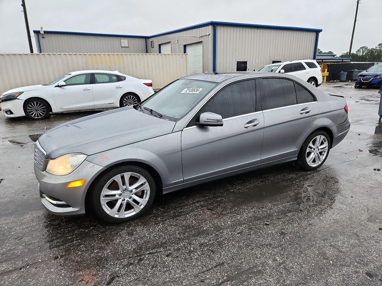 2013 MERCEDES-BENZ C C250 — Front 3/4