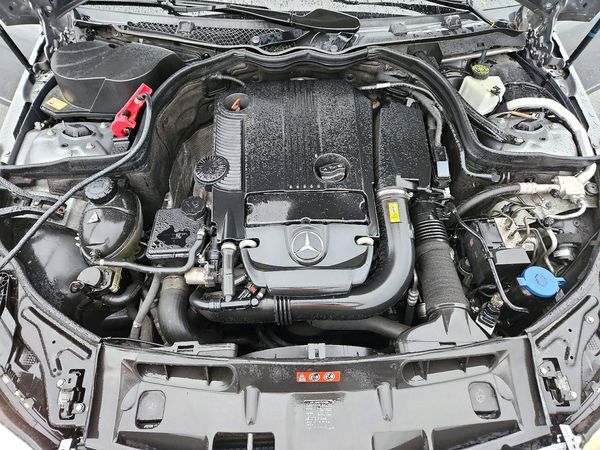 2013 MERCEDES-BENZ C C250 — Engine bay