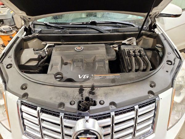 2015 CADILLAC SRX Standard — Engine bay