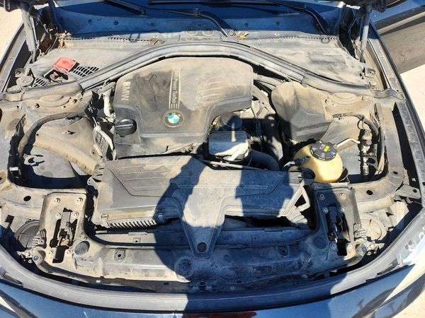 2014 BMW 3 SERIES xDrive SA — Engine bay