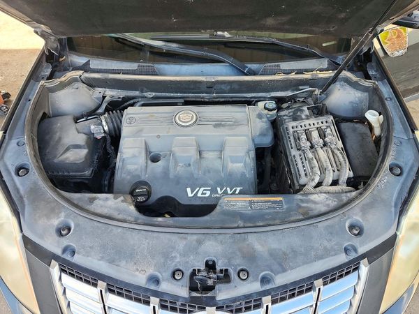 2016 CADILLAC SRX Luxury — Engine bay