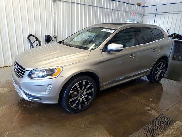 2015 VOLVO XC60 Platinum (non R design) — Front 3/4