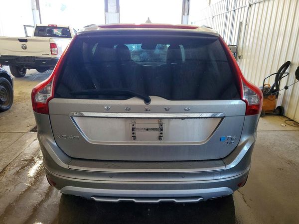 2015 VOLVO XC60 Platinum (non R design) — DIRR