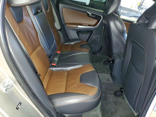2015 VOLVO XC60 Platinum (non R design) — PSRS