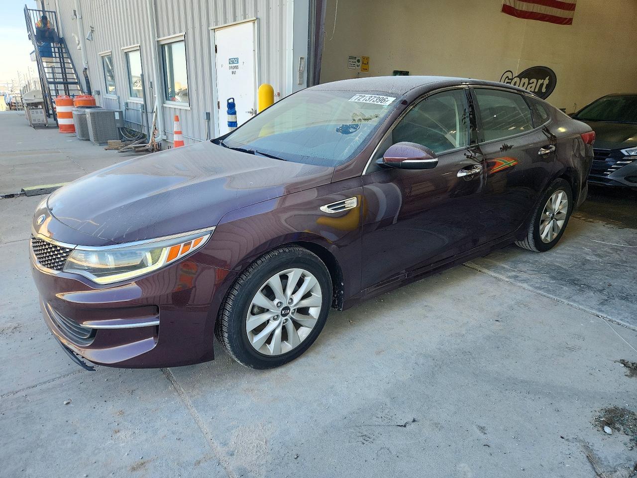 2017 KIA OPTIMA EX/EX Prem/EX Prem Plus — Front 3/4