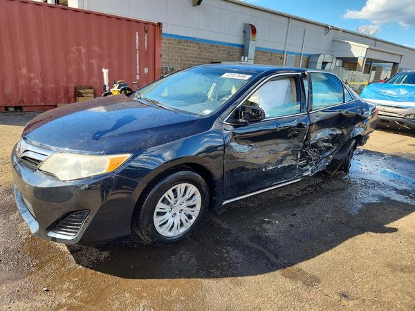 2014 TOYOTA CAMRY — Front 3/4