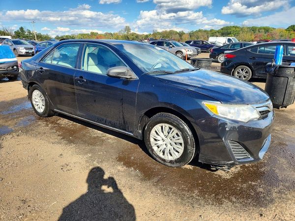 2014 TOYOTA CAMRY — Passenger 3/4