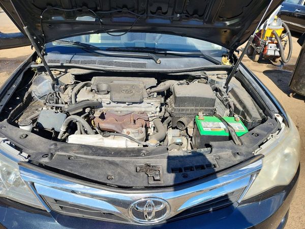2014 TOYOTA CAMRY — Engine bay
