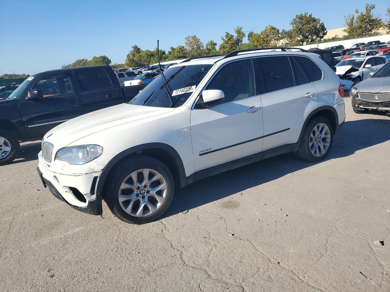 2013 BMW X5 xDrive35i — Front 3/4