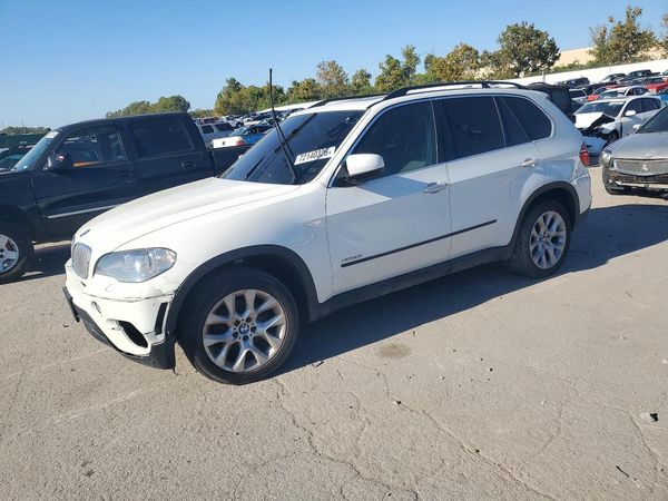 2013 BMW X5 xDrive35i — Front 3/4