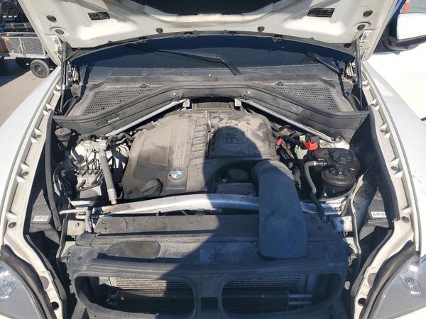 2013 BMW X5 xDrive35i — Engine bay
