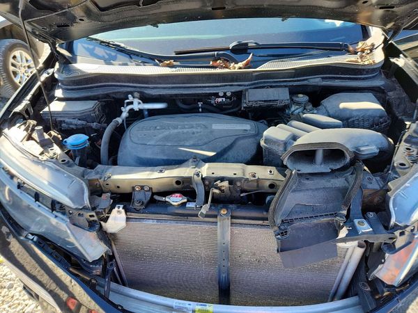 2017 HONDA PILOT EXL — Engine bay