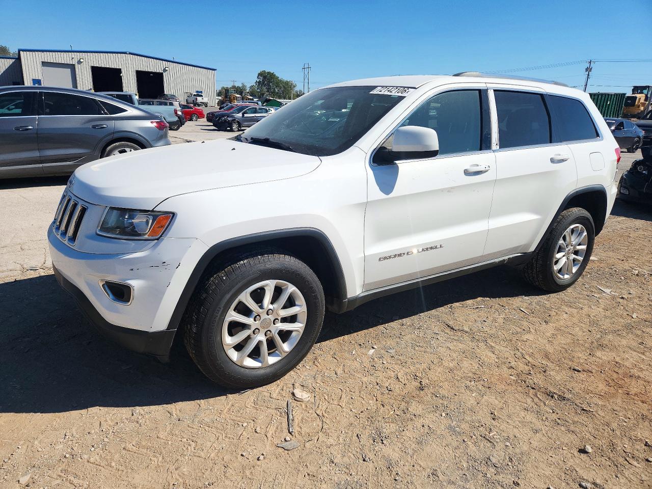2014 JEEP CHEROKEE Laredo — Front 3/4