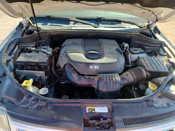 2014 JEEP CHEROKEE Laredo — Engine bay