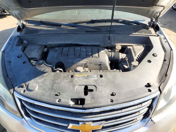 2014 CHEVROLET TRAVERSE 1LT — Engine bay