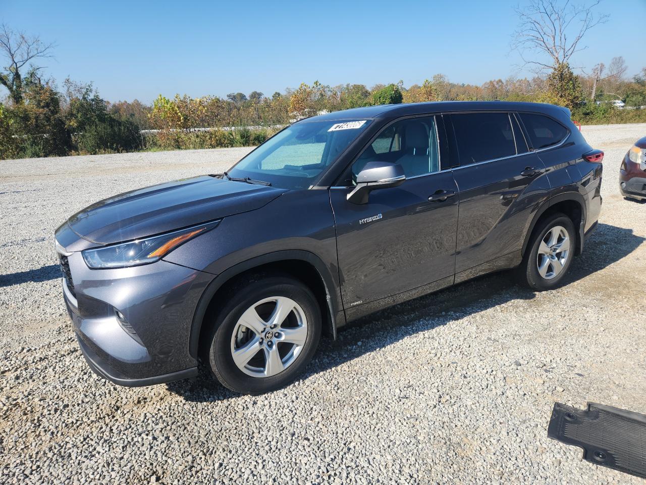 2021 TOYOTA HIGHLANDER LE — Front 3/4