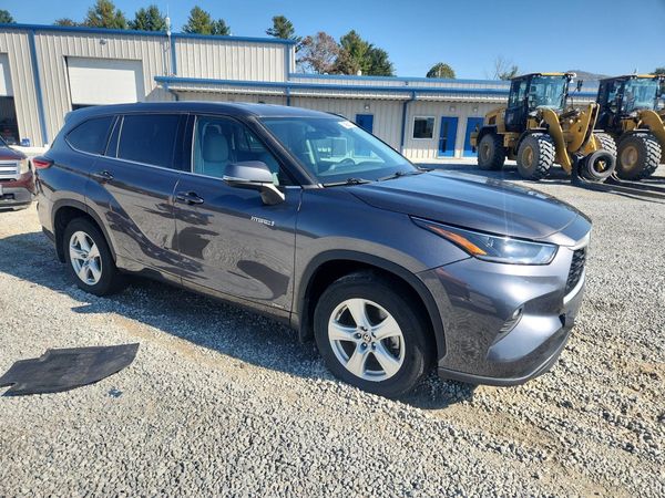 2021 TOYOTA HIGHLANDER LE — Passenger 3/4