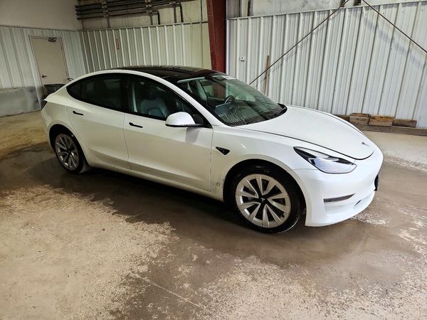 2023 TESLA MODEL 3 — Passenger 3/4