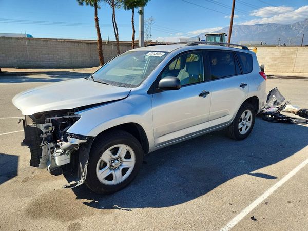 2012 TOYOTA RAV4 Standard — Front 3/4
