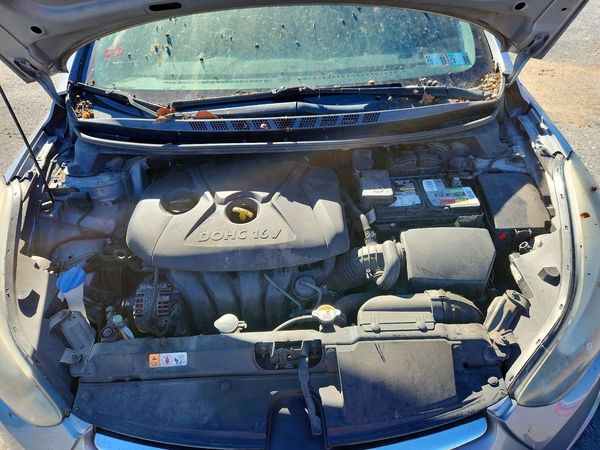 2015 HYUNDAI ELANTRA GLS(Middle) — Engine bay