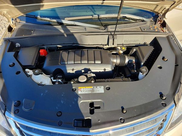 2014 CHEVROLET TRAVERSE 1LT — Engine bay