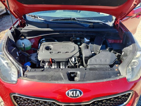 2019 KIA SPORTAGE LX — Engine bay