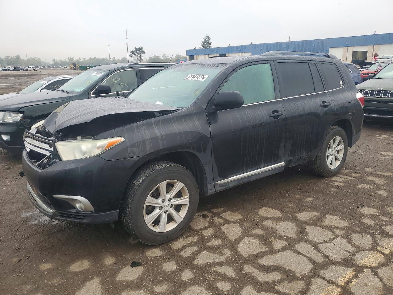 2013 TOYOTA HIGHLANDER Base/Hybrid — Front 3/4