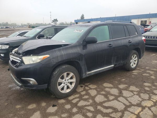 2013 TOYOTA HIGHLANDER Base/Hybrid — Front 3/4