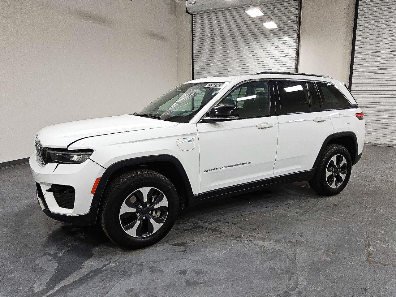 2024 JEEP GRAND CHEROKEE Limited 4XE — Front 3/4