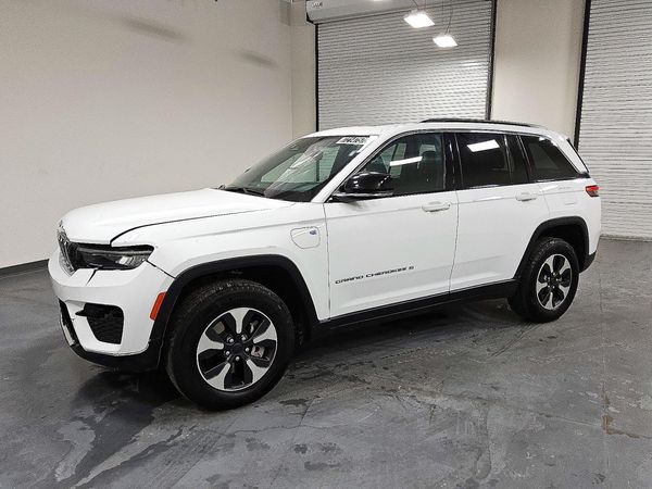 2024 JEEP GRAND CHEROKEE Limited 4XE — Front 3/4
