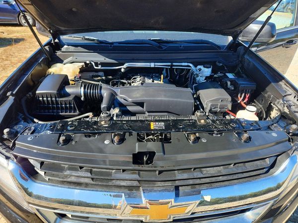2019 CHEVROLET COLORADO LT — Engine bay