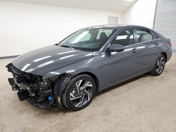 2025 HYUNDAI ELANTRA SEL Convenience — Front 3/4