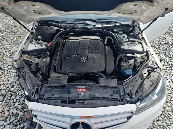 2015 MERCEDES-BENZ E-CLASS E350 — Engine bay