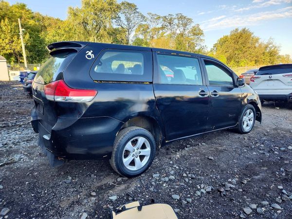 2013 TOYOTA SIENNA — PSRA