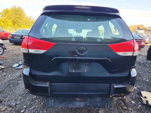 2013 TOYOTA SIENNA — DIRR