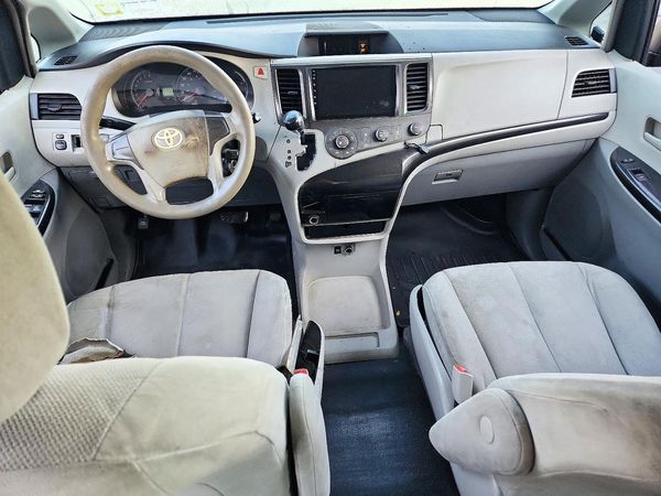 2013 TOYOTA SIENNA — CKPT