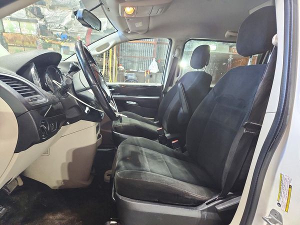 2012 DODGE GRAND CARAVAN SE — DENT