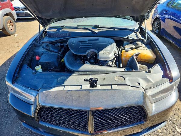 2013 DODGE CHARGER SXT — Engine bay
