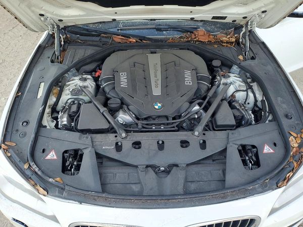 2013 BMW 750 750i/Alpina B7 — Engine bay